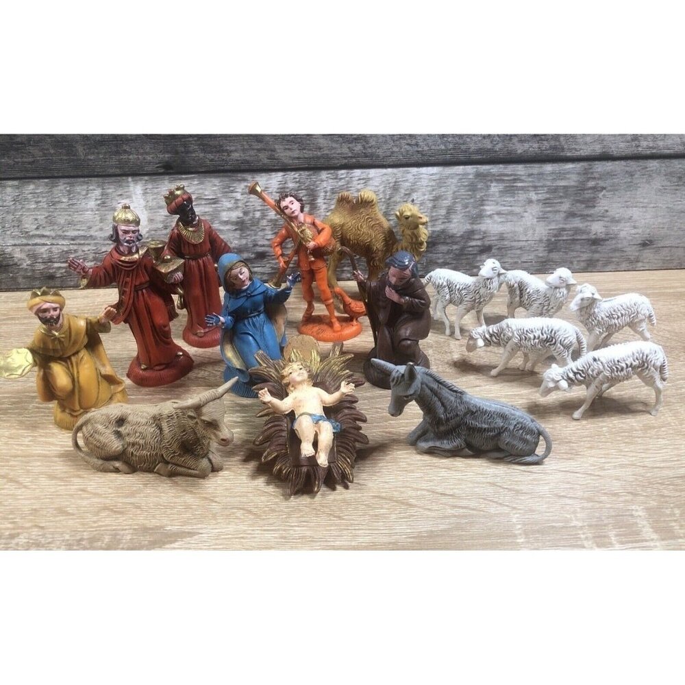 Vintage Hard Plastic Set of Fifteen (15) Nativity Figures Made In Italy (CS11)
